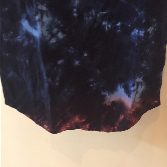 **SOLD**Hollister Curved Hem Guys Tie Dye Top - Picture 3 of 13